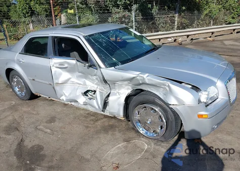 2005 Chrysler 300 Touring из США, поврежденный, VIN 2C3JA53GX5H639954